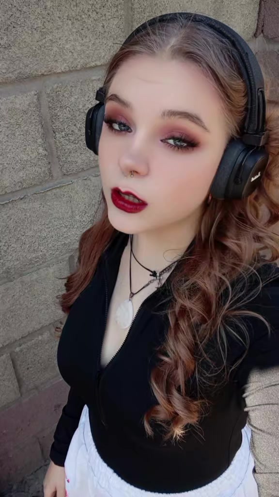 @🦊