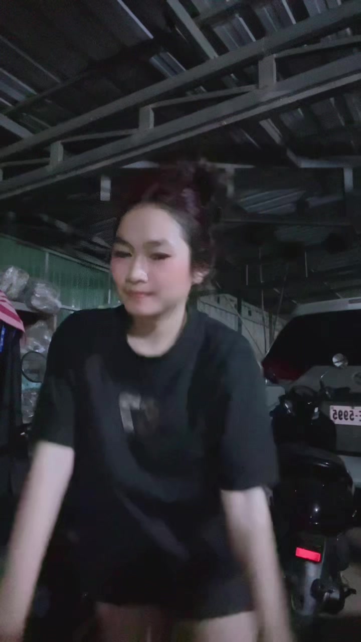 @ស្រីឌីចាយលុយមិនចេះគិត