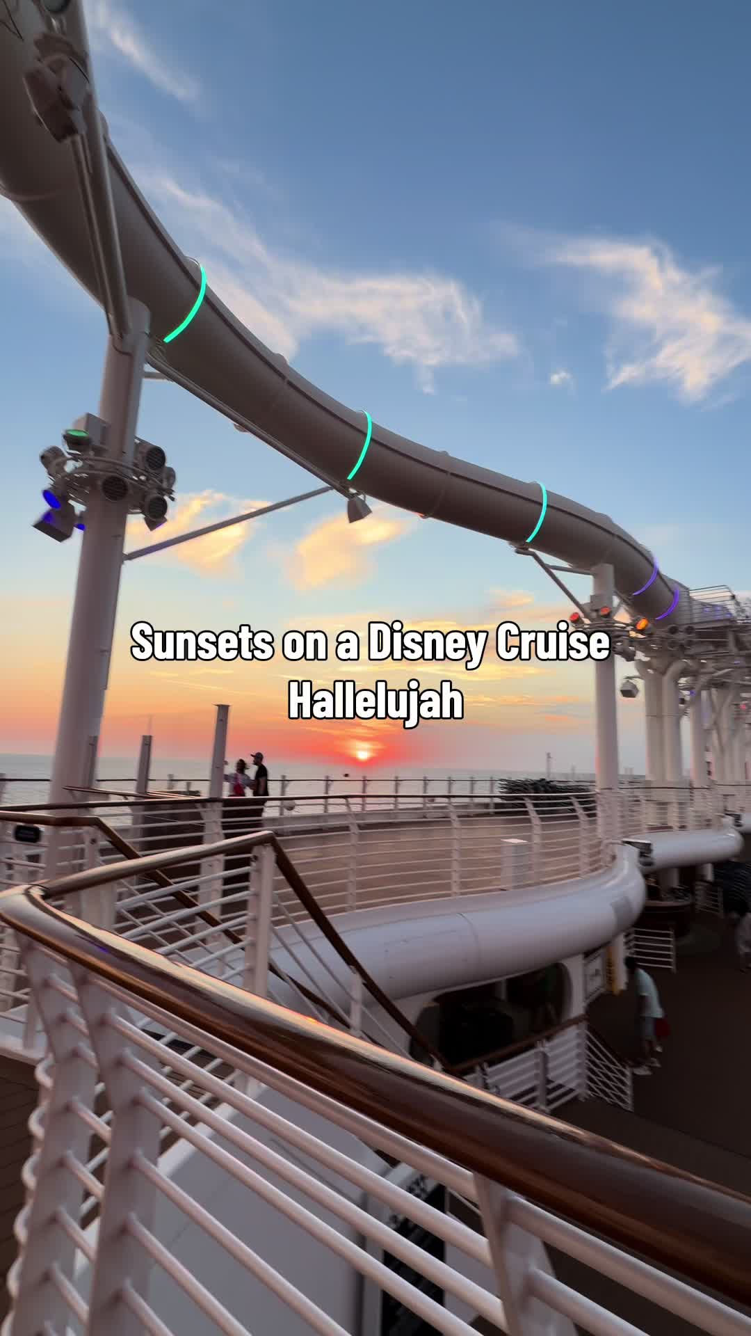 @Vicky | Disney Parks + DCL