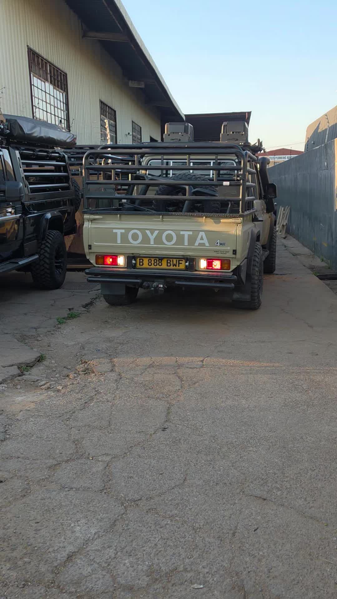 @Robot Auto 4x4 Customs