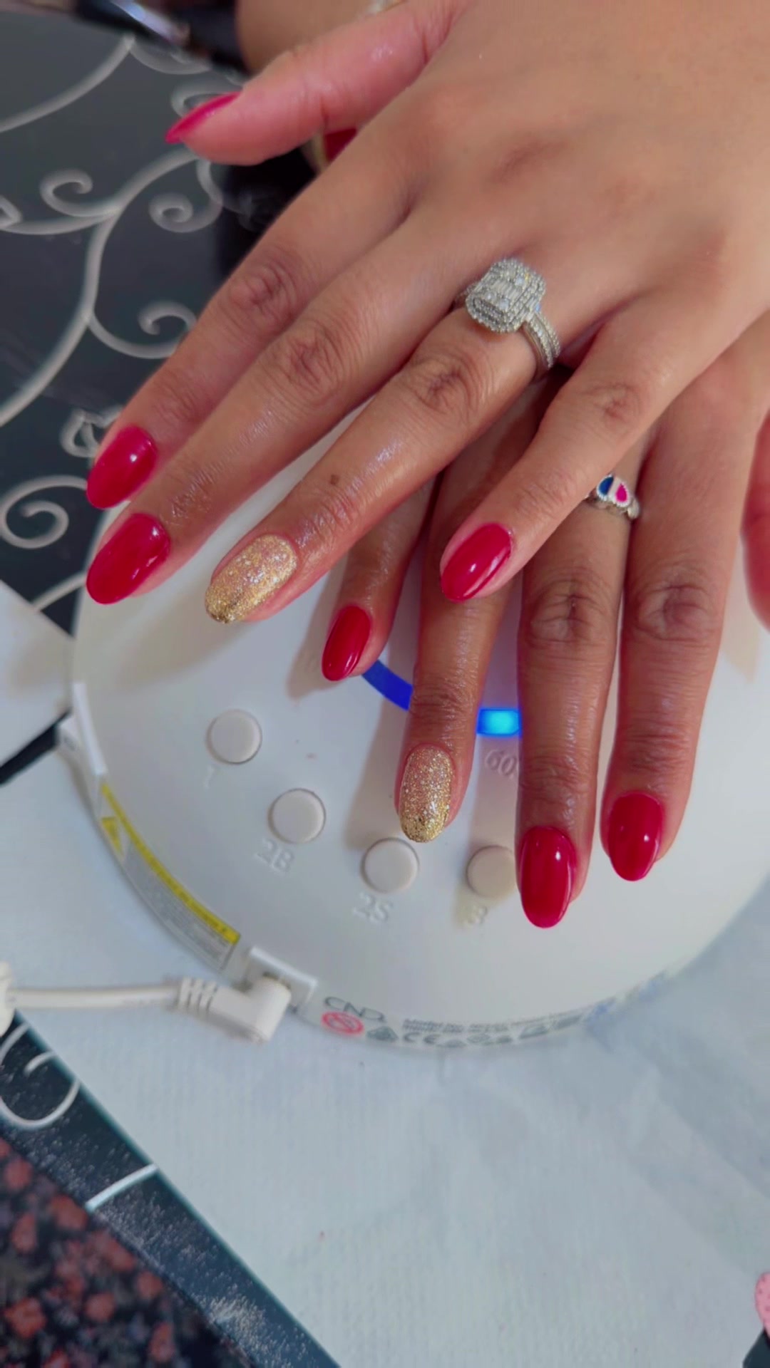 @Glow with me 💅