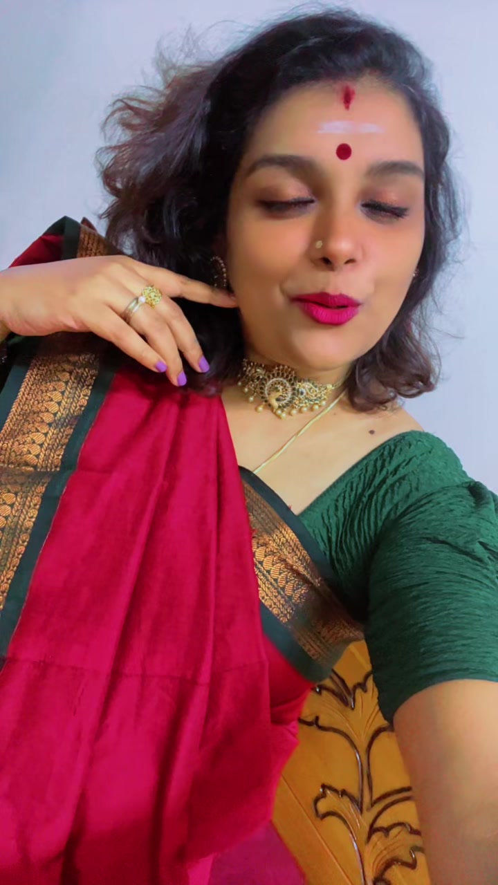 @Gayathiri_Thevar