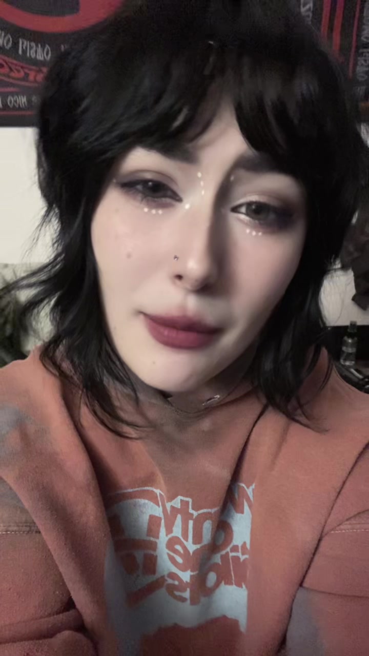 @|-/ 𝙻𝚎𝚎 . . .