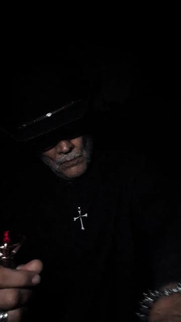@THE MAN IN THE DARK๐๐๐๐