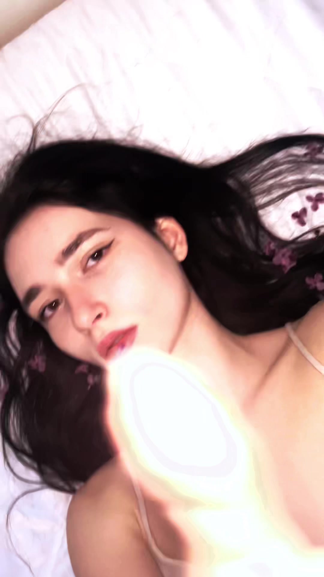 @carolunaris