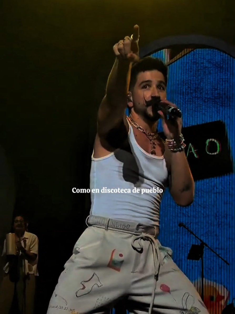 @E Y C