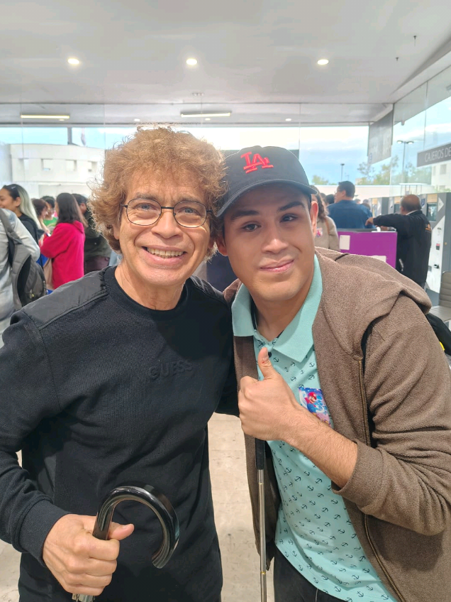 @AXEL LE&Oacute;N