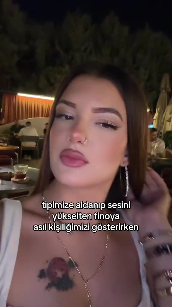 @Azra Eşref