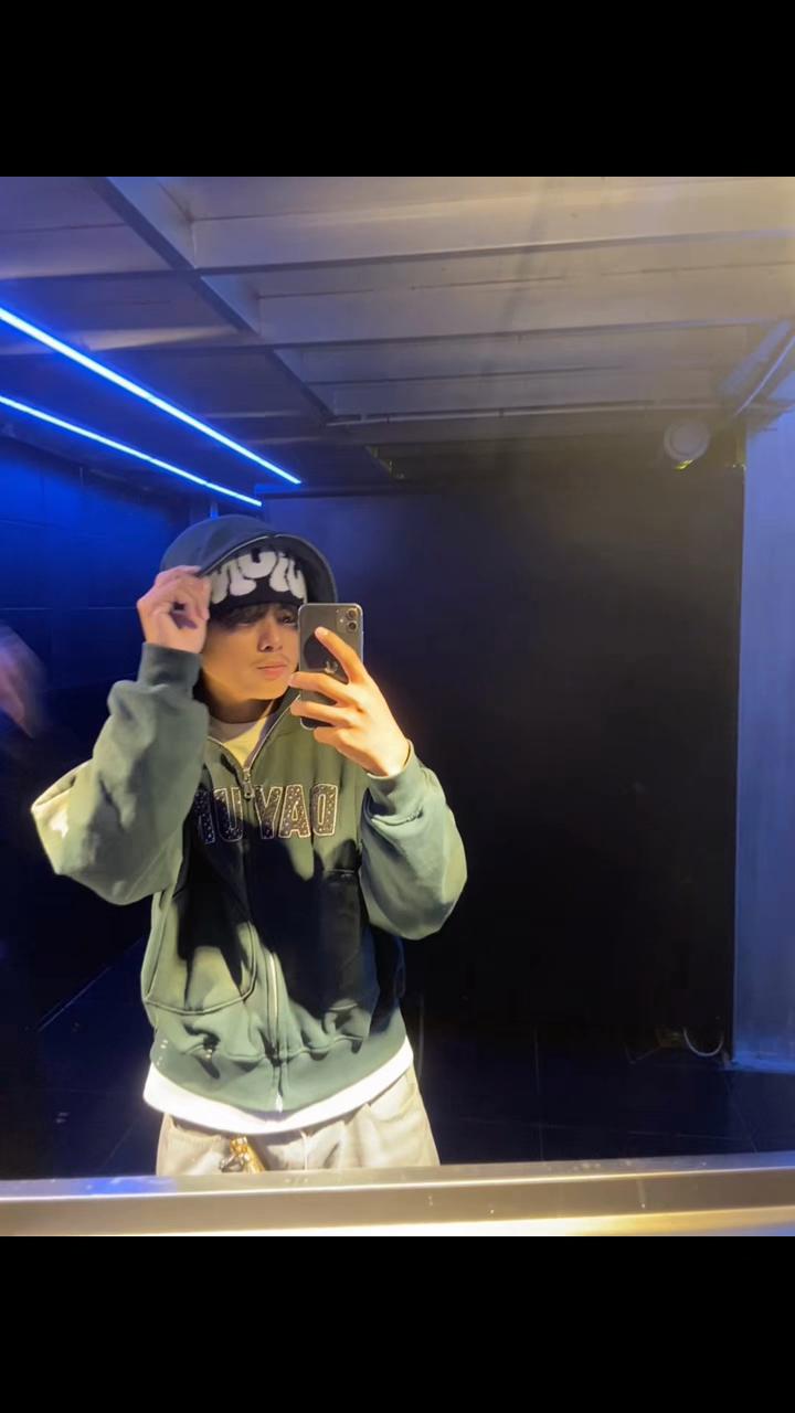 @-៣២៥🪝