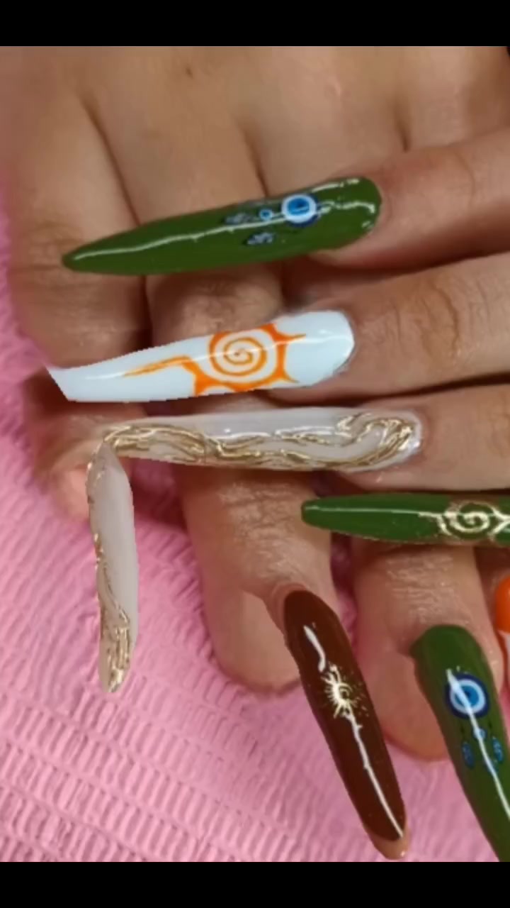 @AlexaNails