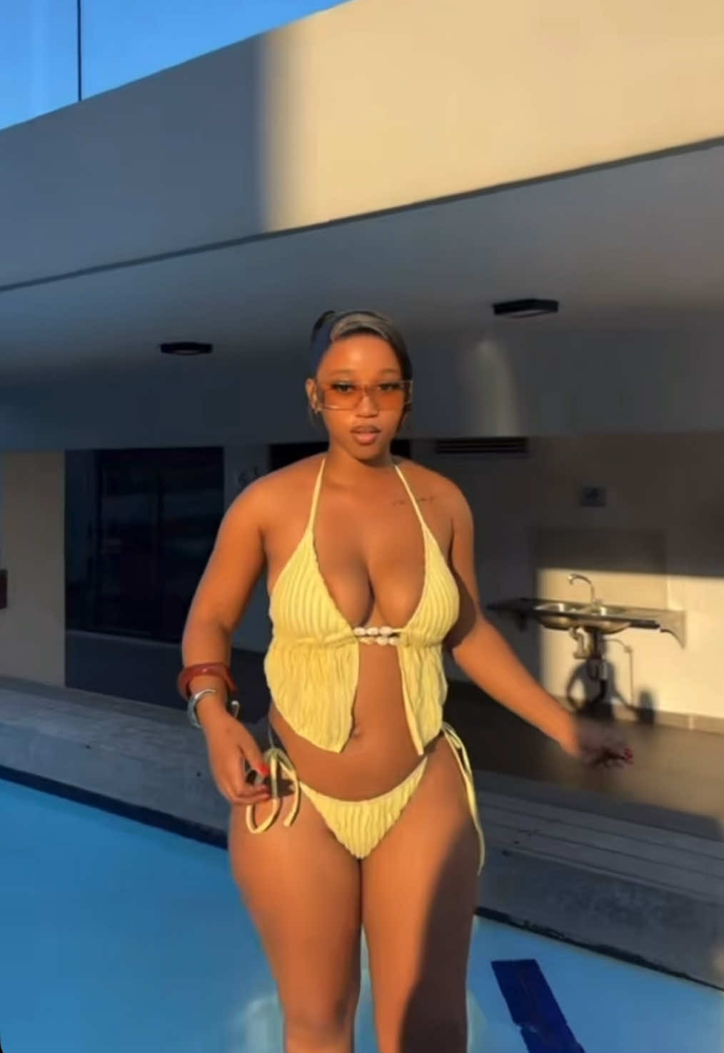 @melavue
