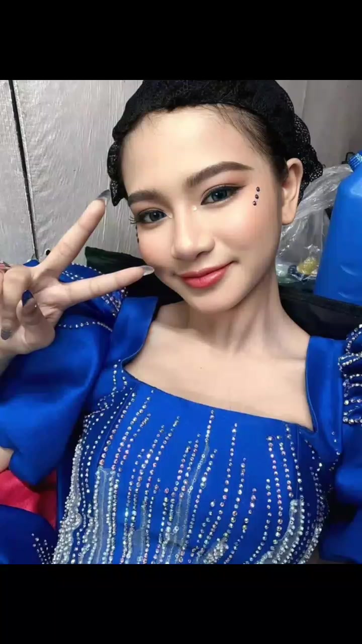 @Loraine