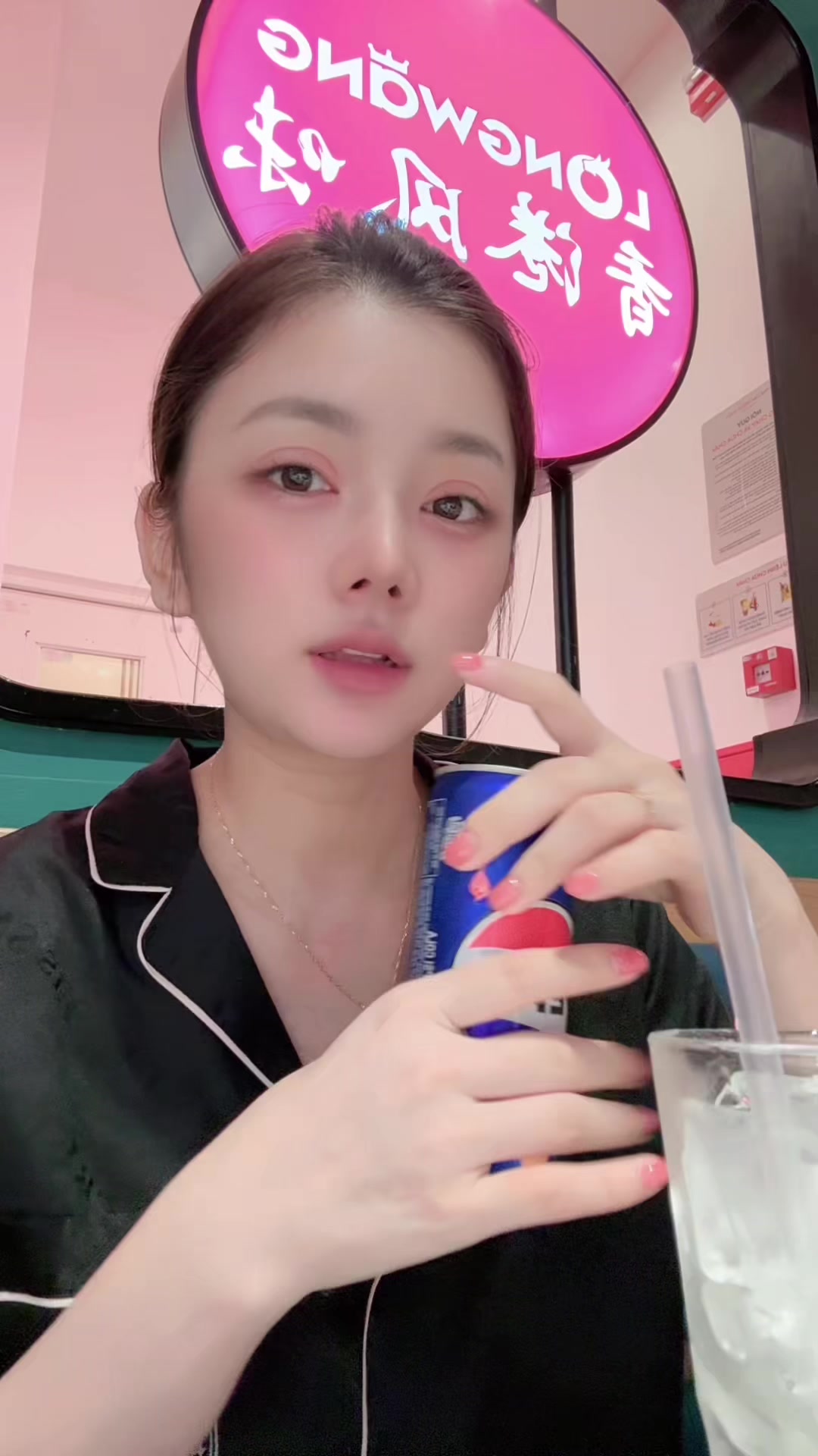 @Ella May🖤🤍