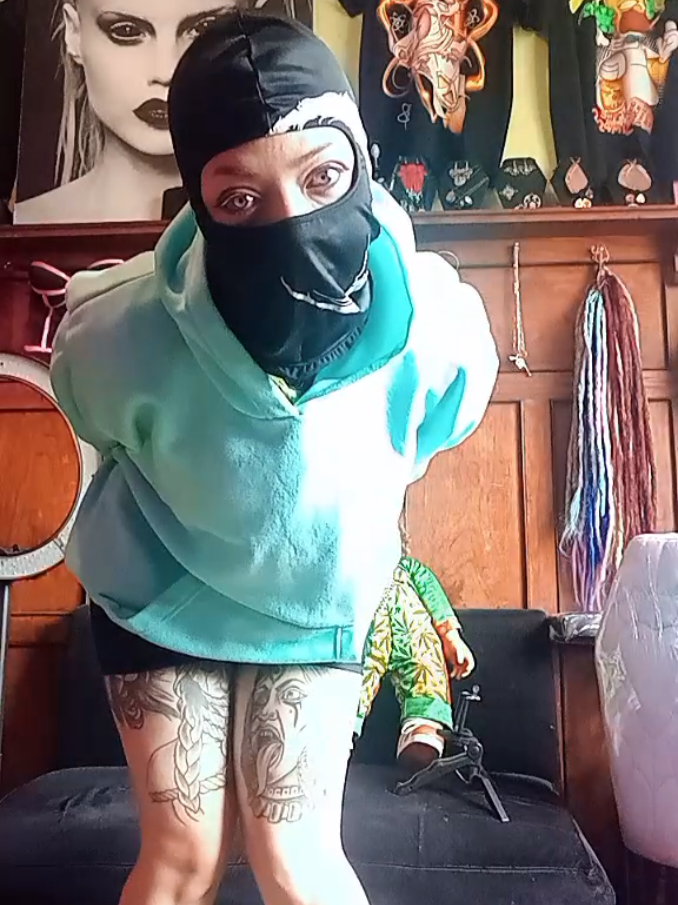 @BrujaOzkura666