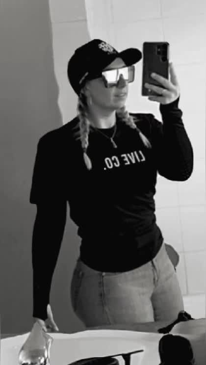 @SexyAndz