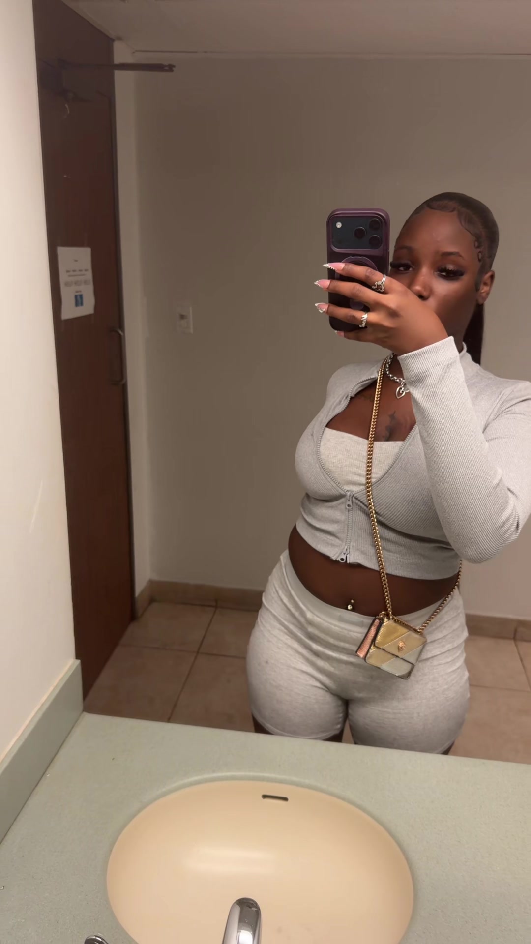 @lavishlylaay