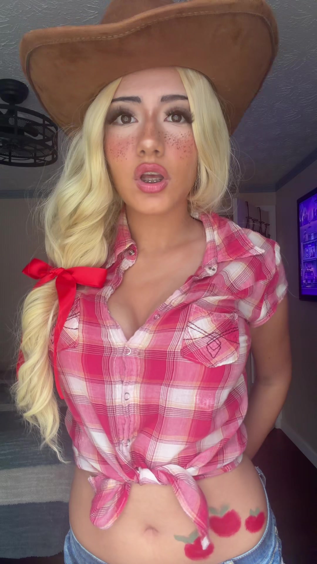 @mel_luvswaifus