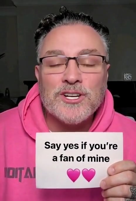 @Johnnyblue Fans Page
