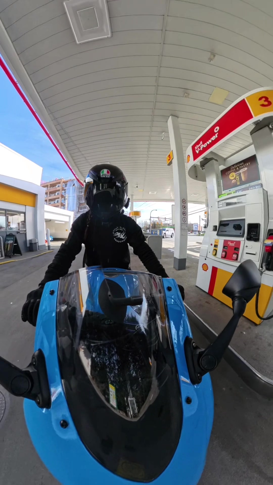 @Tessa 🏍️