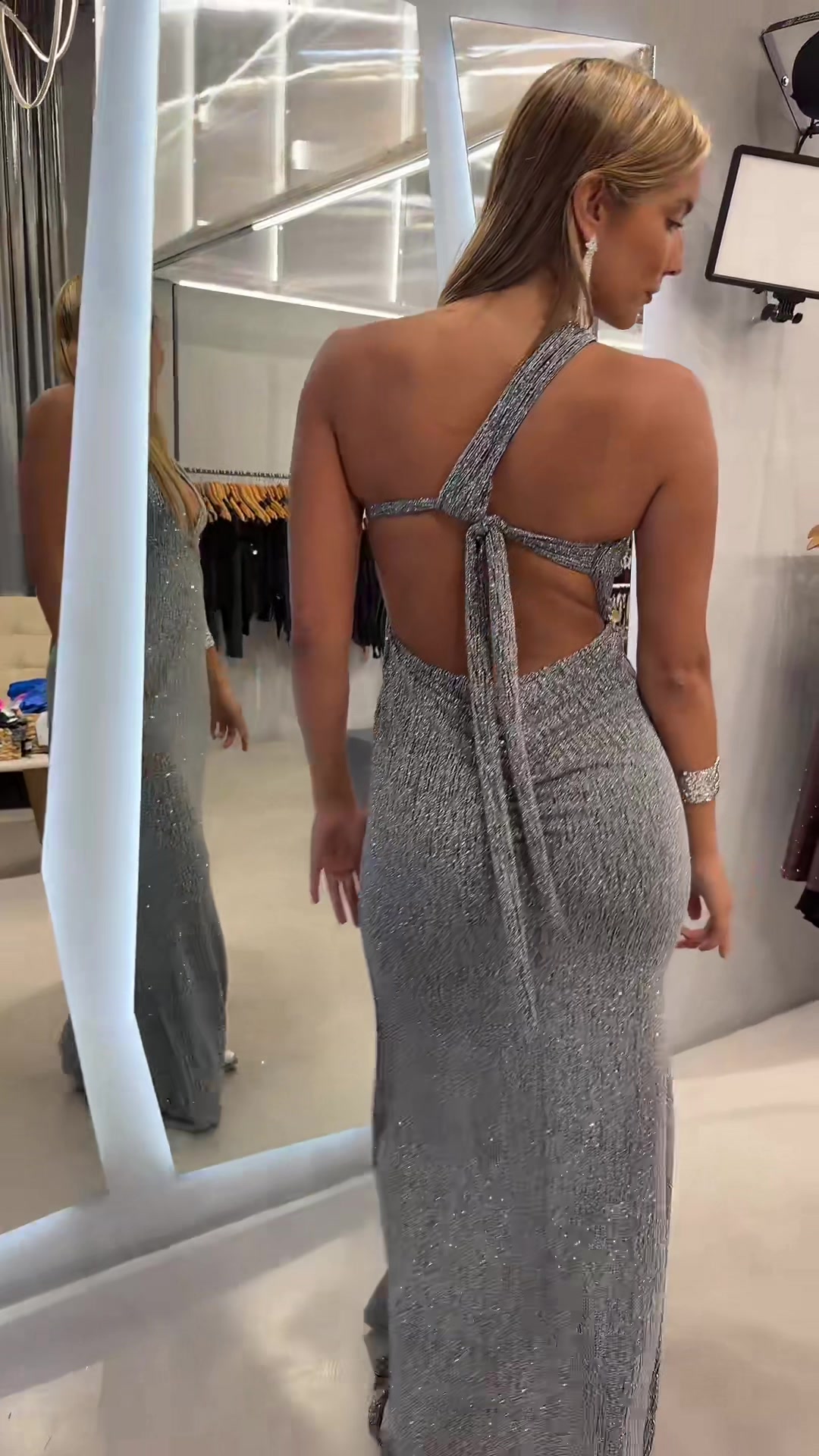 @AV