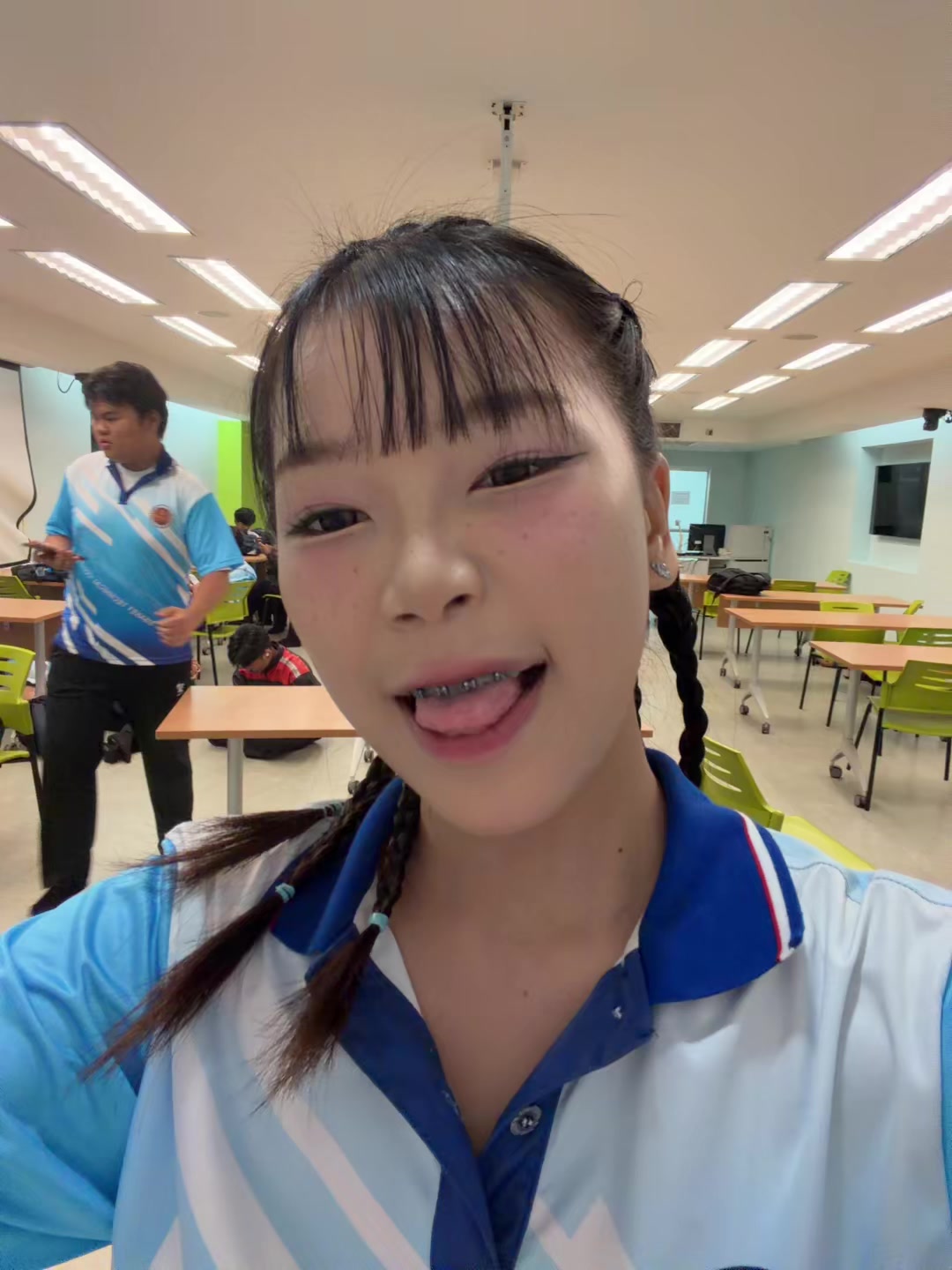 @แอ้นบินโชว์🦋 (340k)