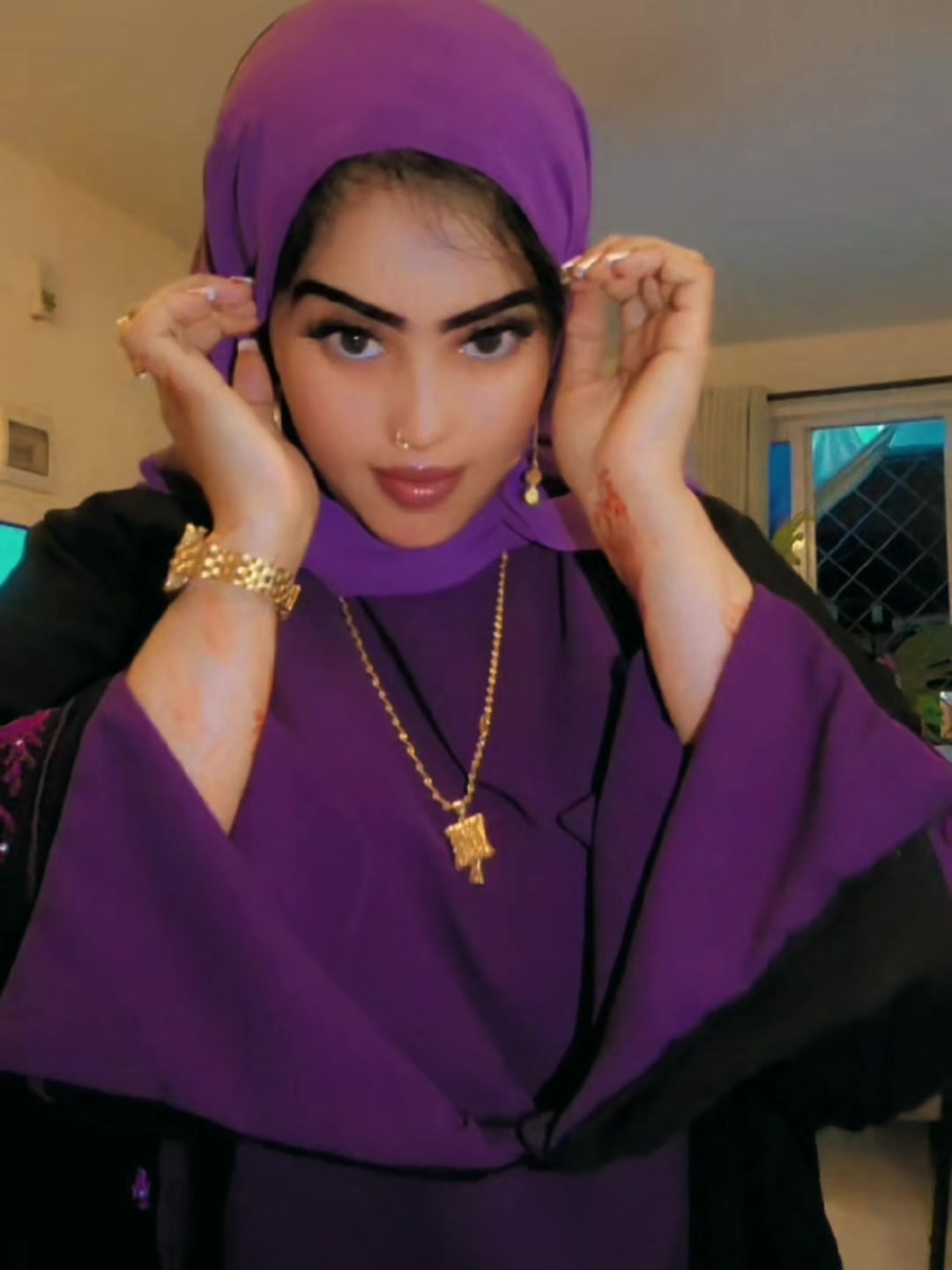 @officialqueencute🥰🤑🥂✅️