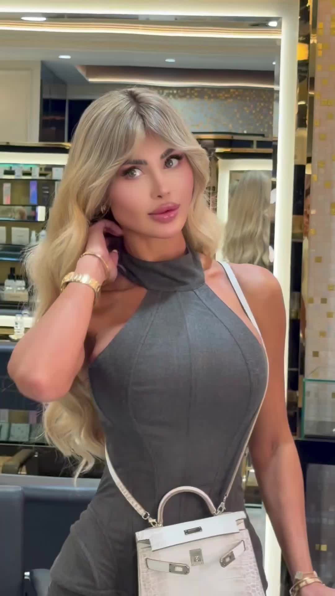 @Laloge_uae