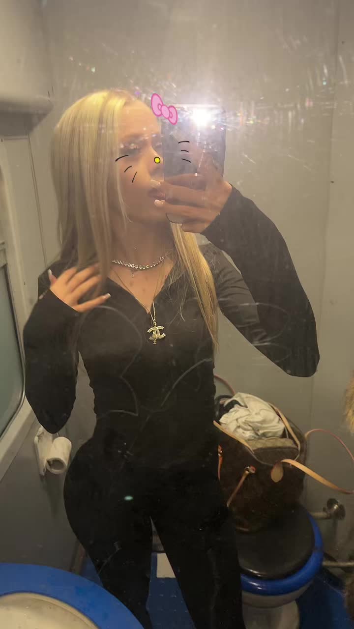 @yo_eeleynora