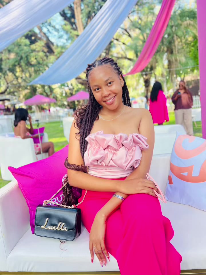 @Lelomo  ✨🌬️🇿🇦