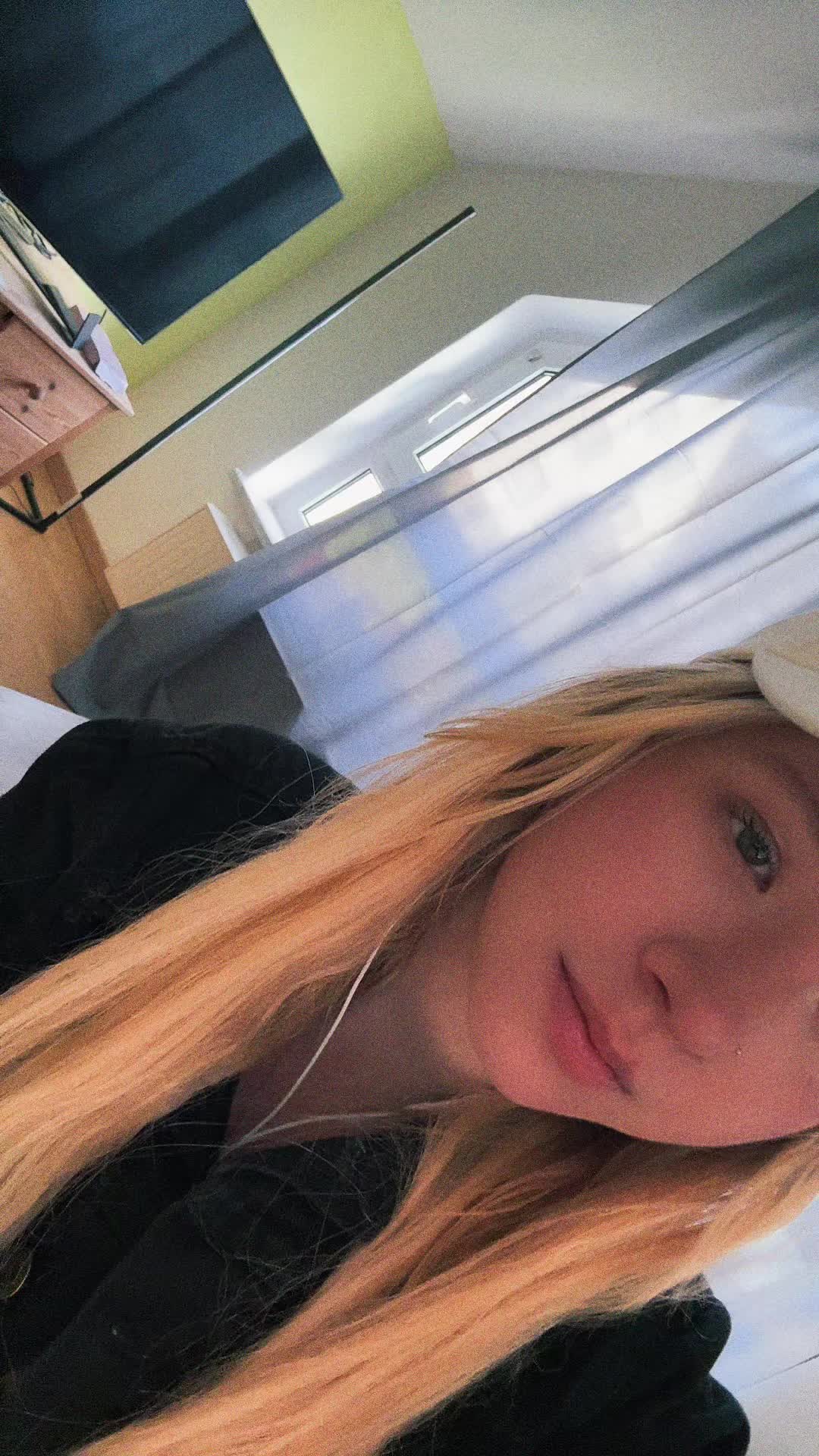 @Laura 🖤 🧸