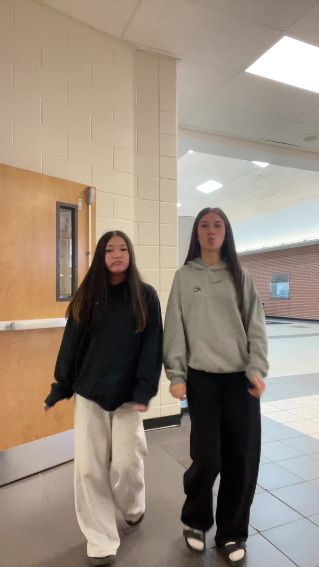 @ɐןʎɐʞɐɯ ᥫ᭡