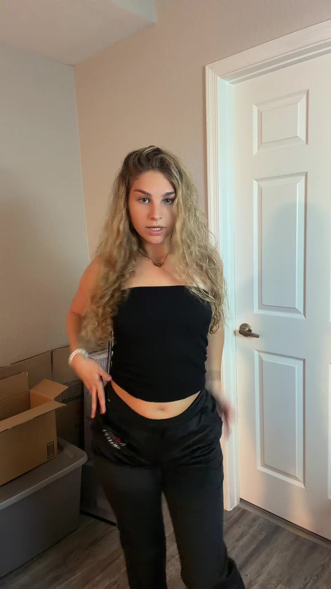 @Theyluvvella