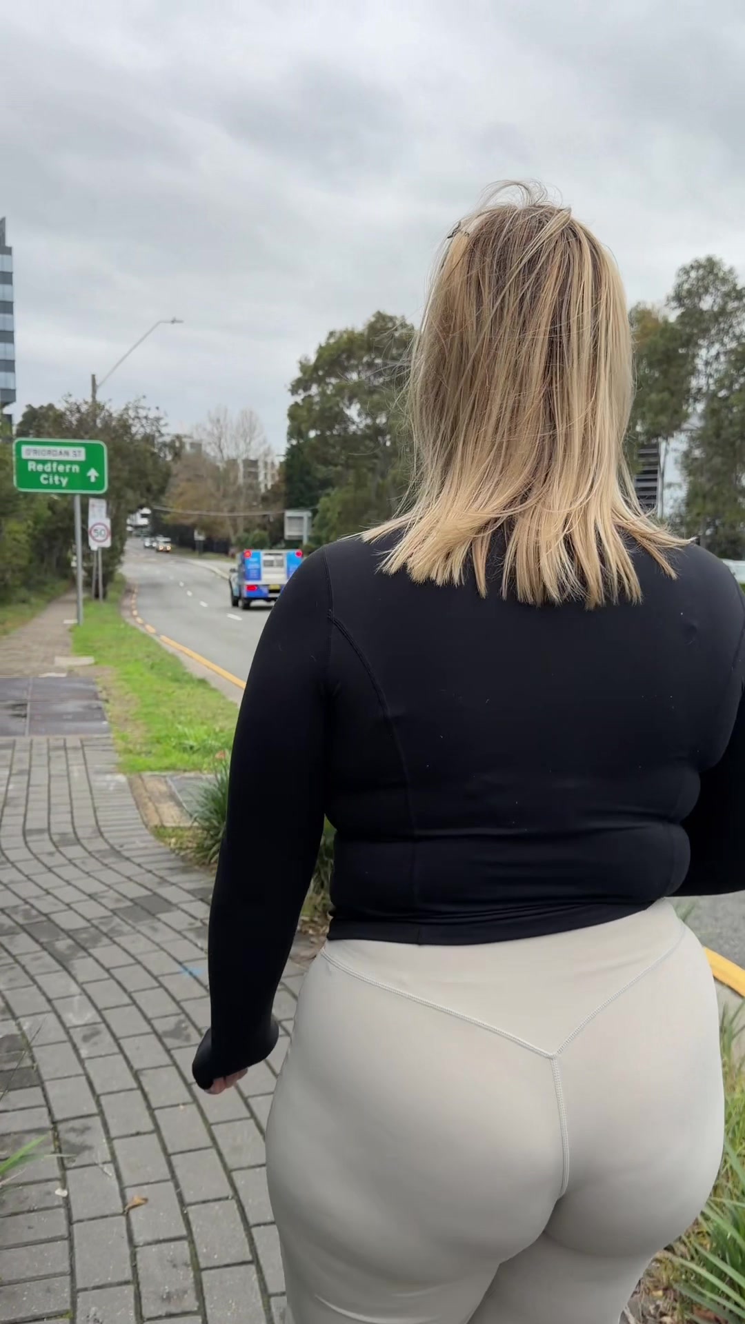 @curvymamilau