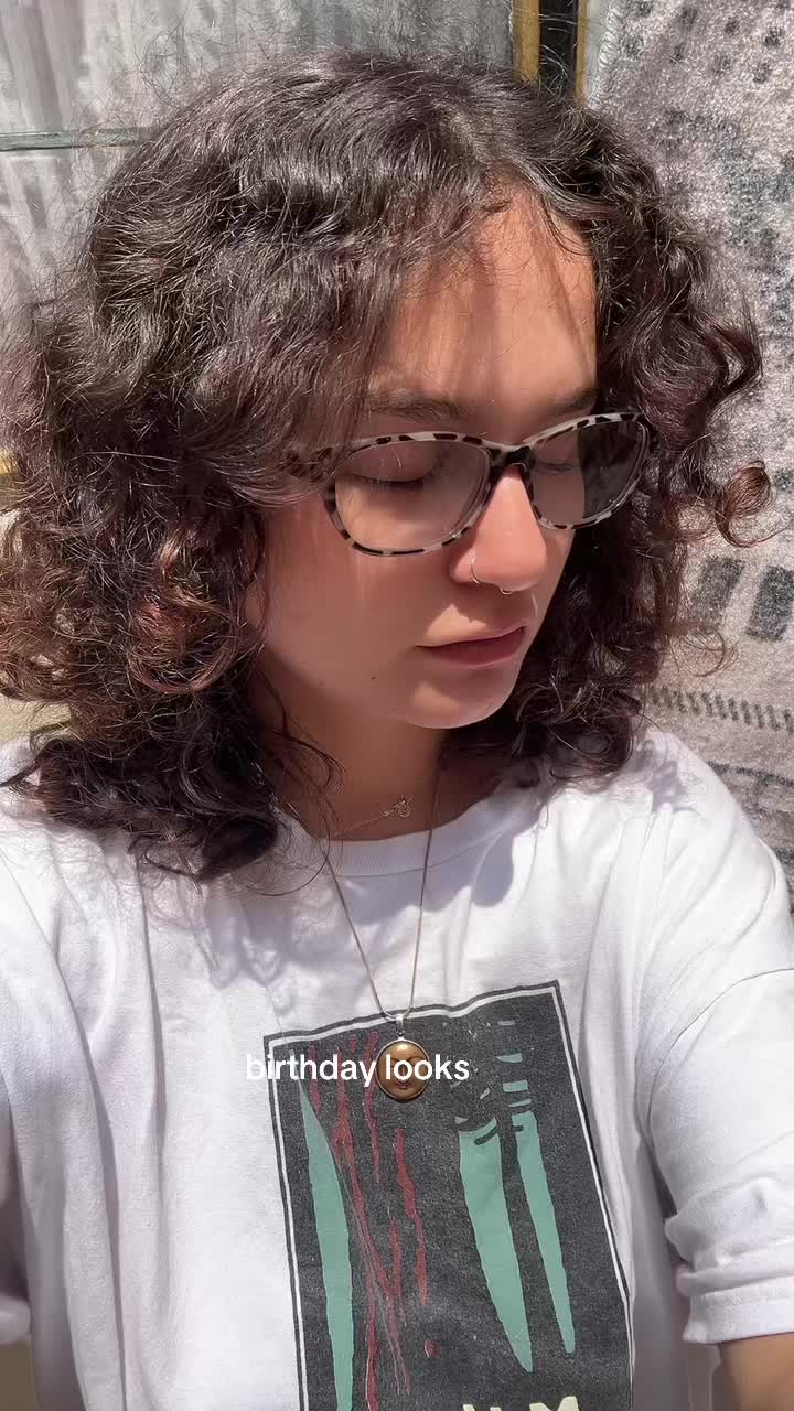 @julihoophoe