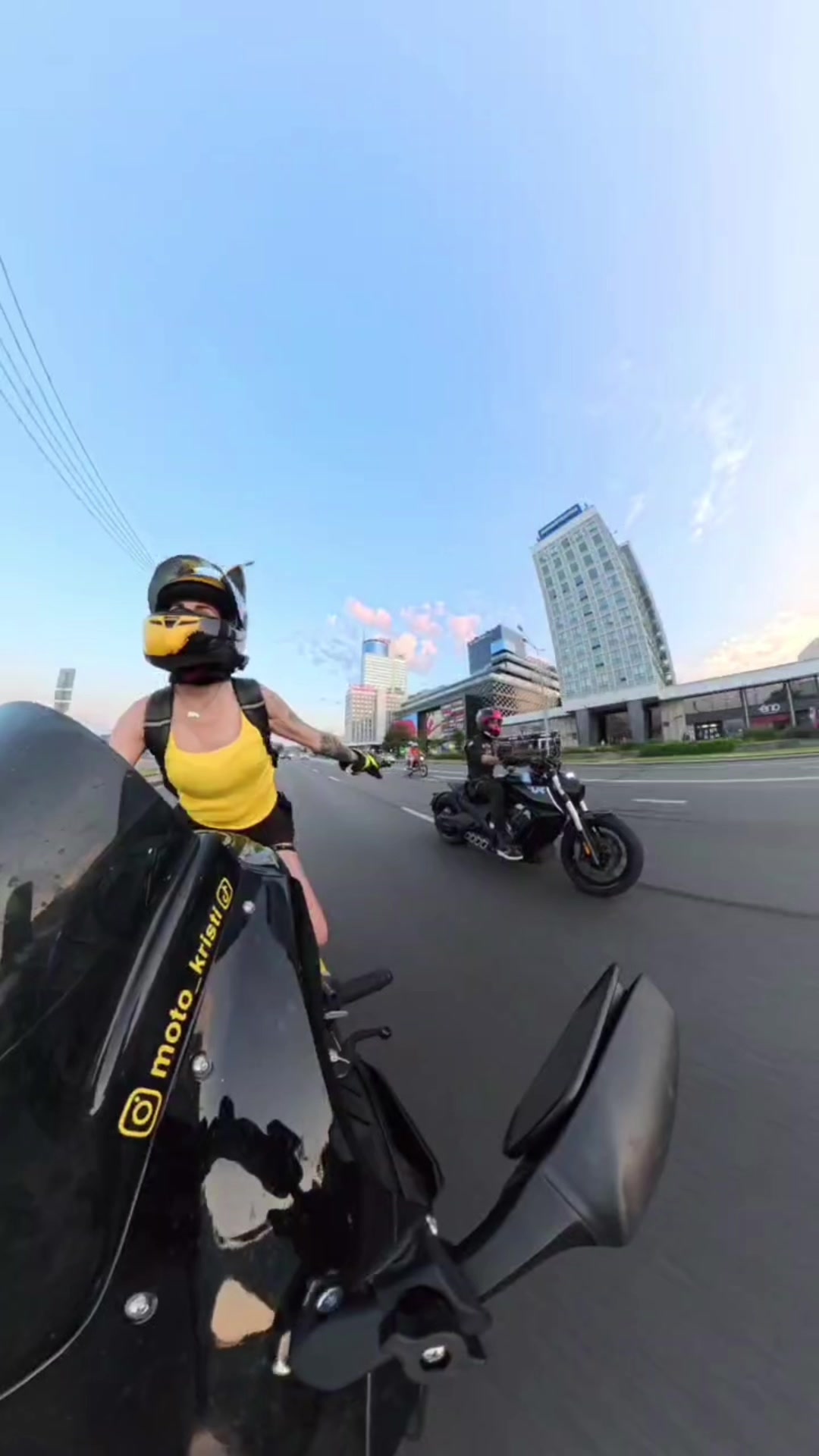 @𝐌𝐎𝐓𝐎_𝐊𝐑𝐈𝐒𝐓𝐈 🏍️👑
