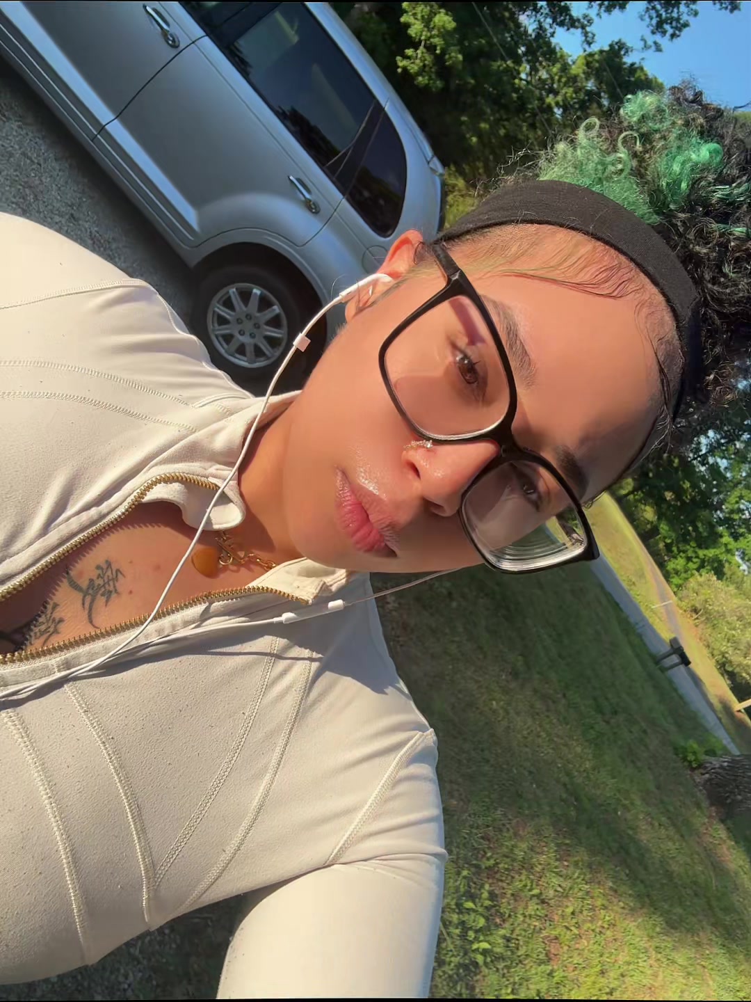 @1tealhairedgirll