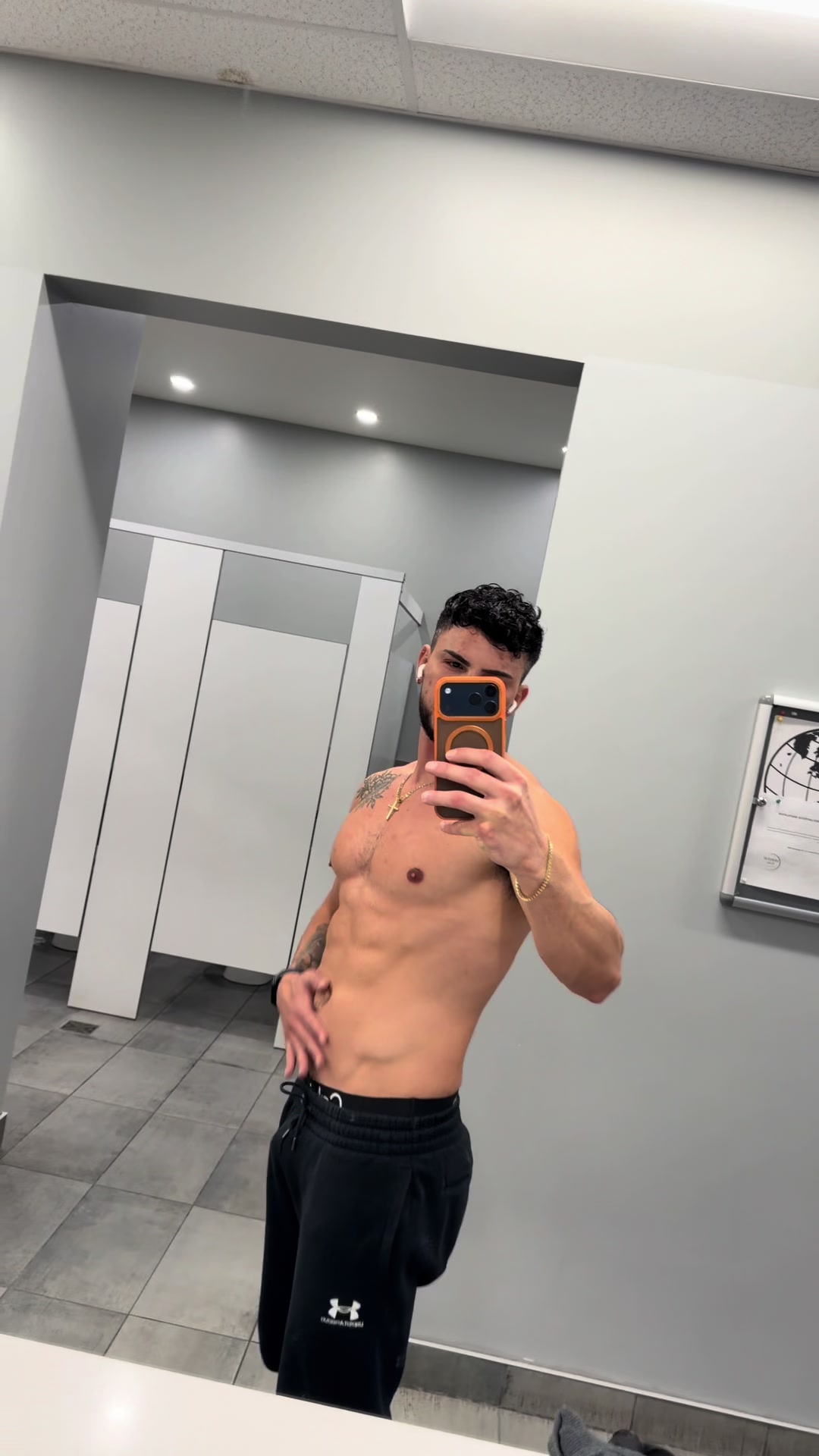 @Alejandro ๐ฆ
๐๐