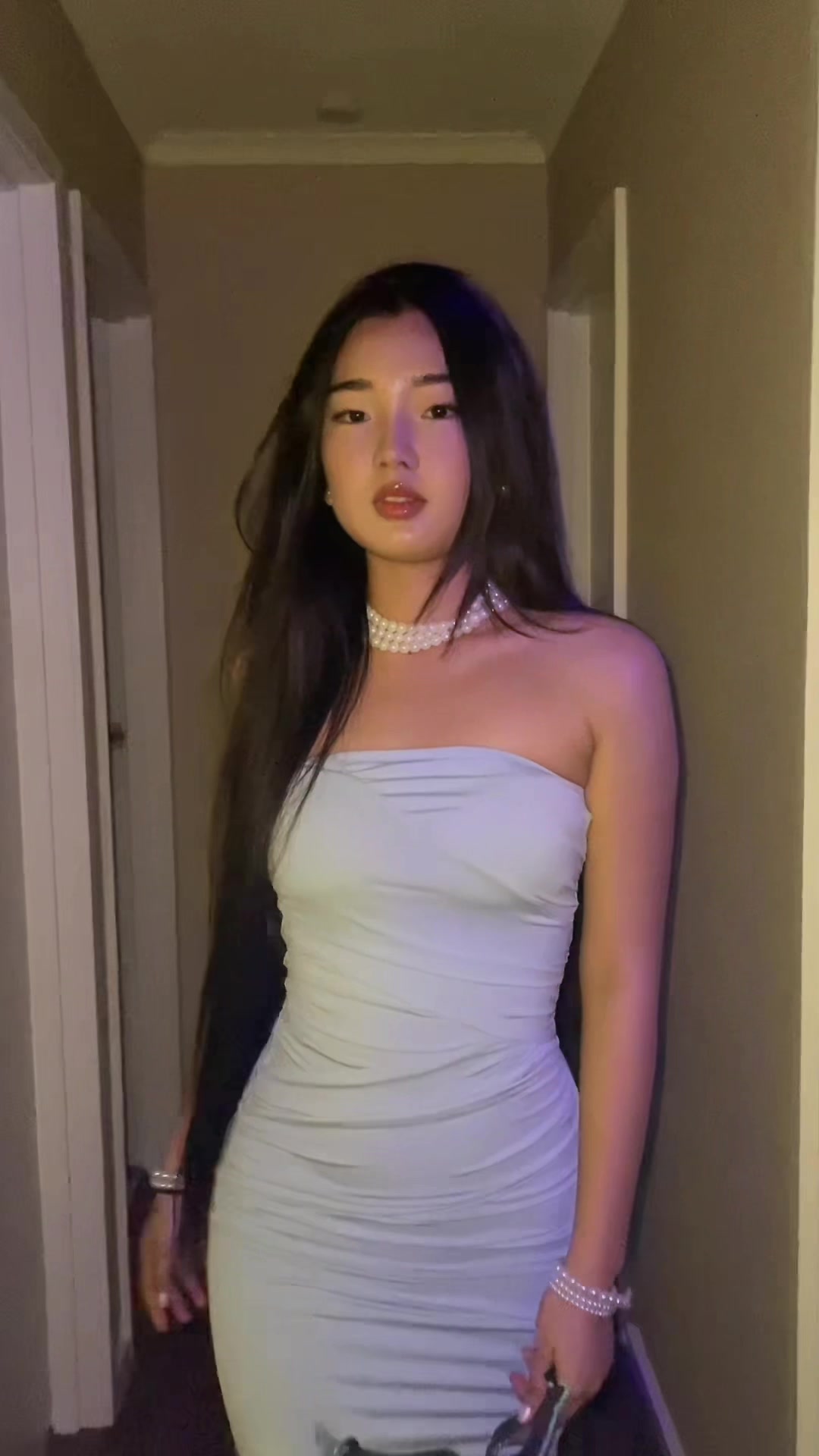 @><