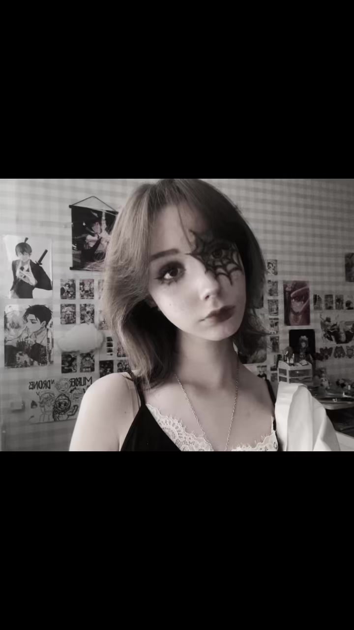 @reina🥀🖤