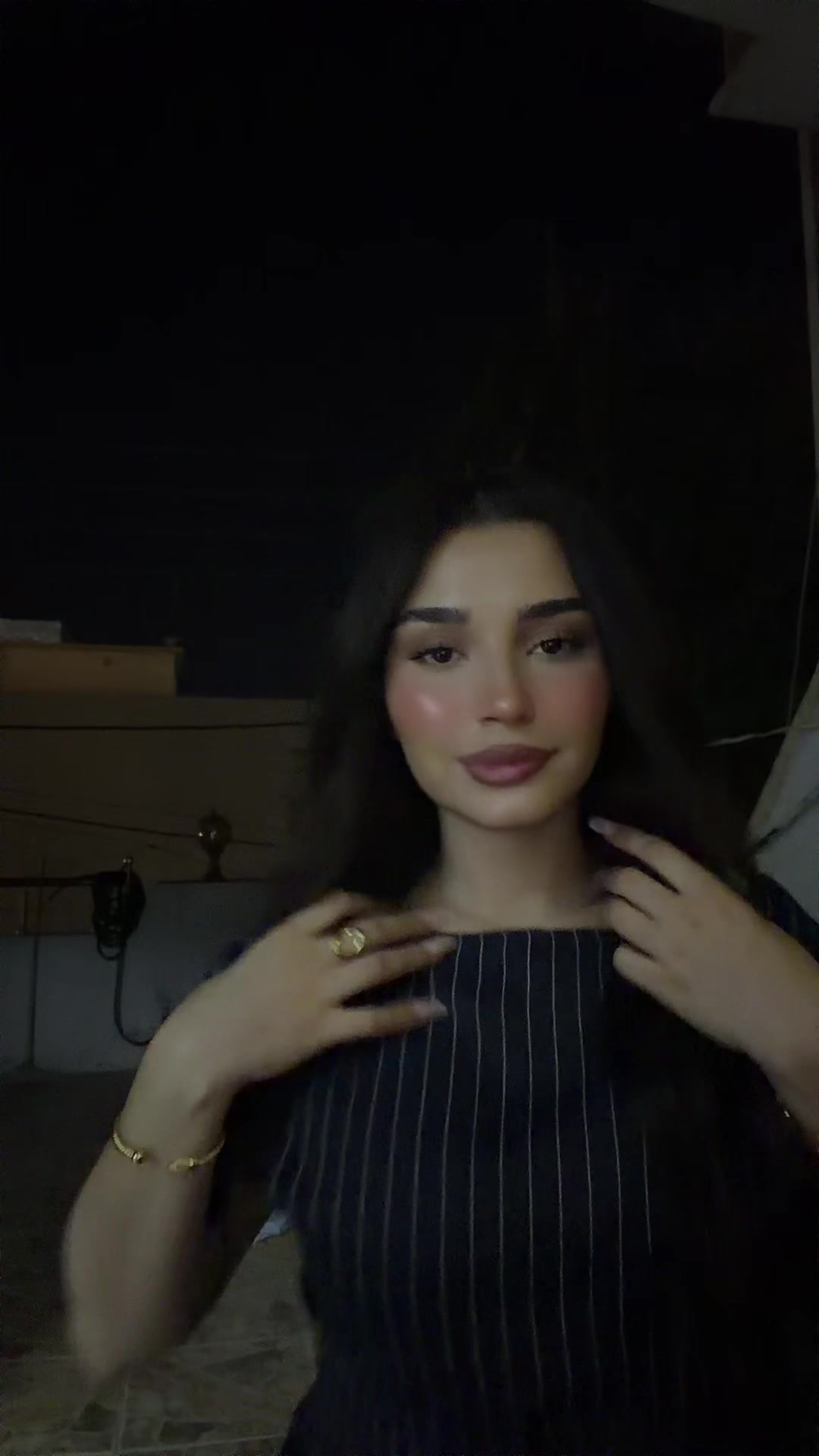 @𝒱