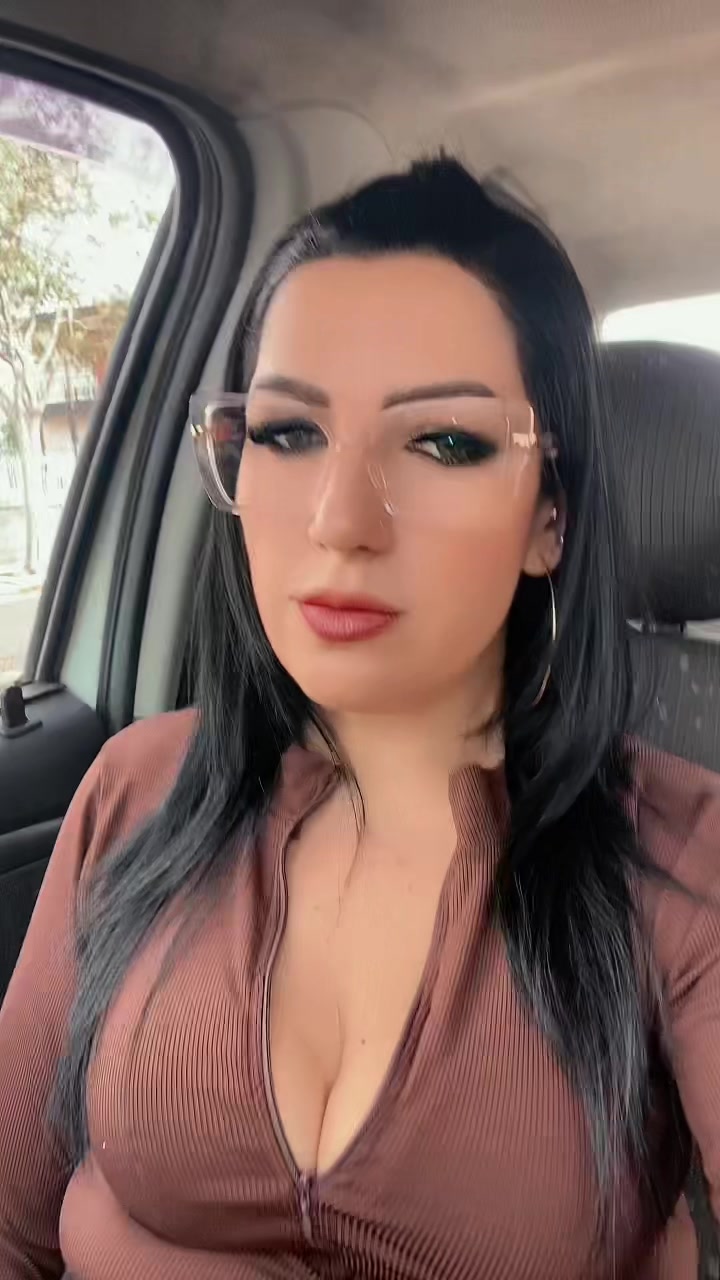 @M&ocirc;nica