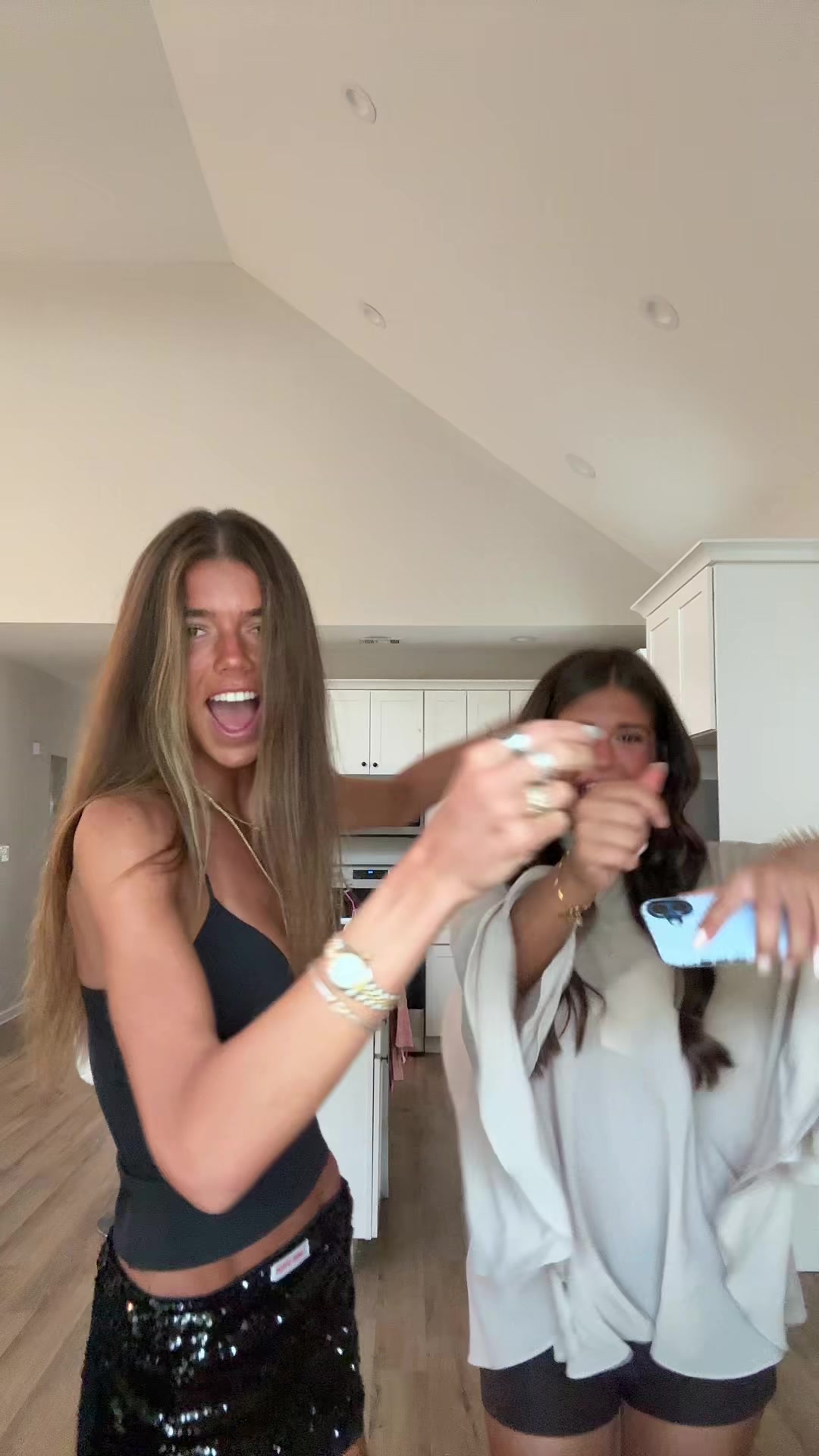@elleschuppann