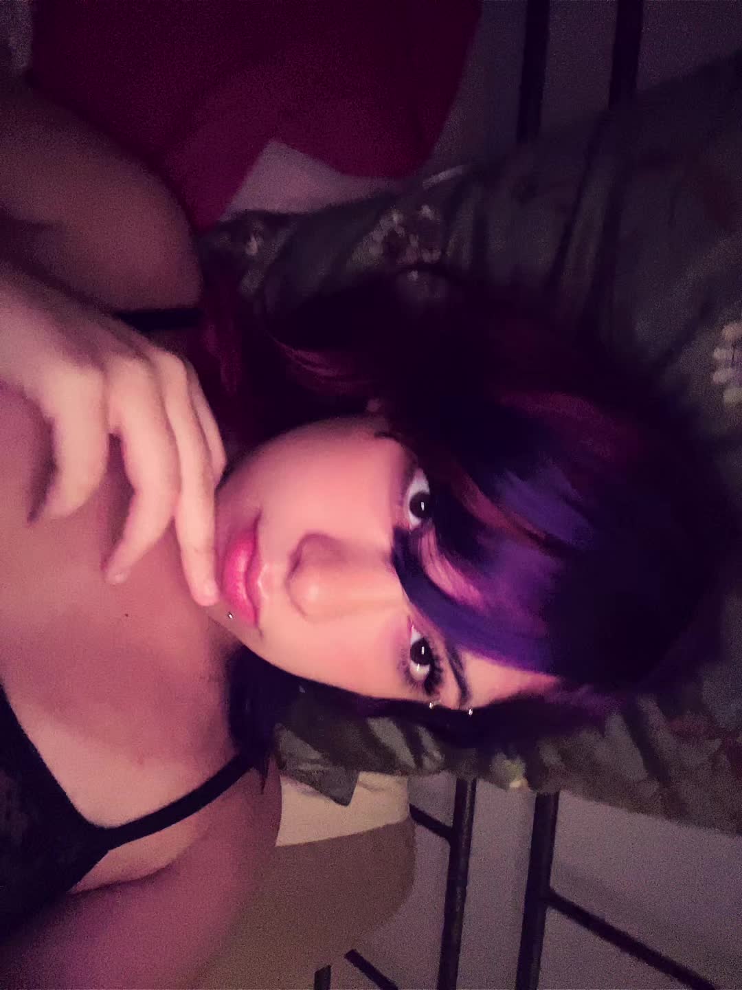 @noqueenjsgoddess