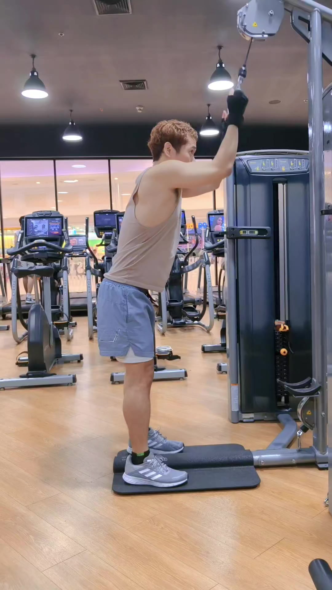 @อสูรน้อย ในตะเกียงแก้ว