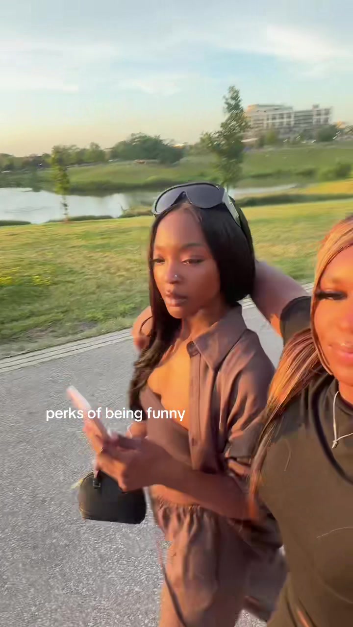 @👩🏾&zwj;❤️&zwj;💋&zwj;👩🏾
