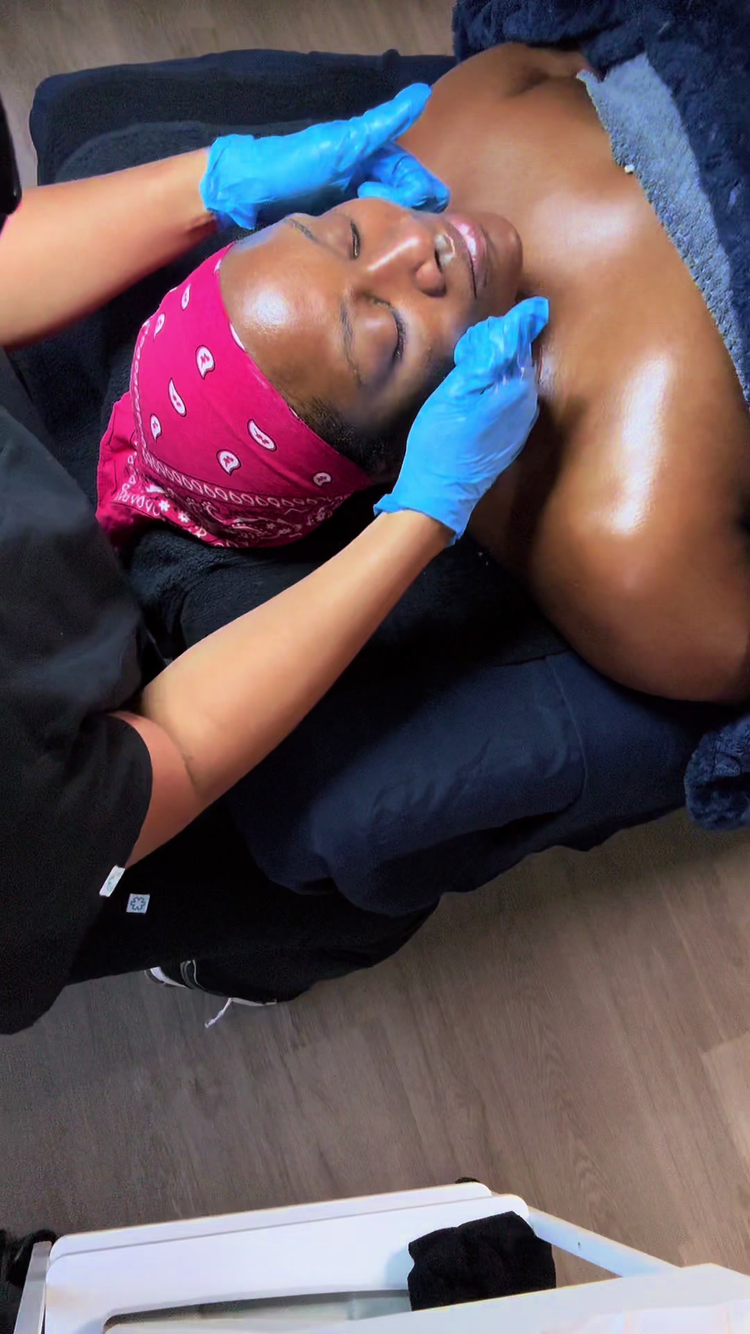 @Ronni🌻 |esthetician student|