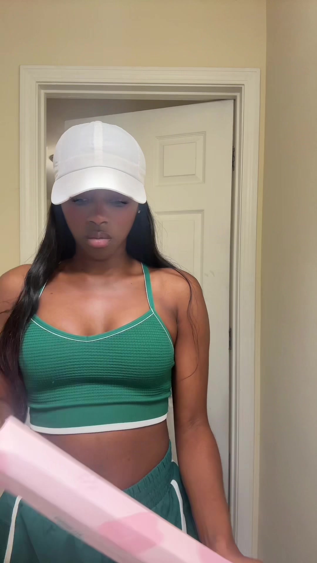 @luhneeezzy