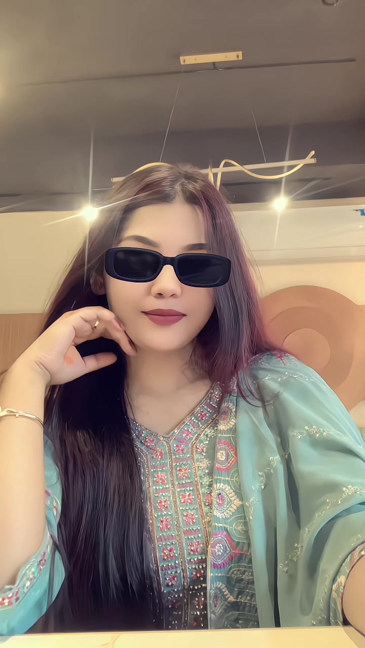 @PRIYA 🌘🌻