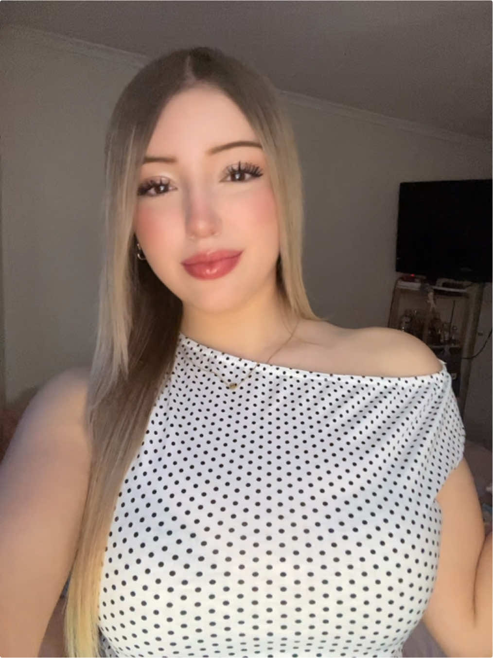 @𝐼𝑠𝑖𝑑𝑜𝑟𝑎 𝐸.
