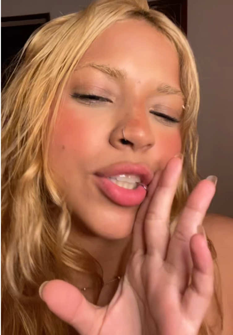 @mchelynz